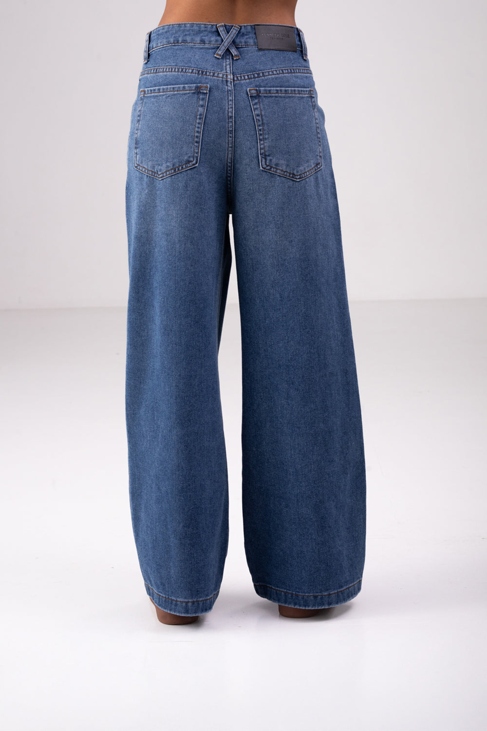 ג'ינס גזרה מתרחבת בצבע INDIGO