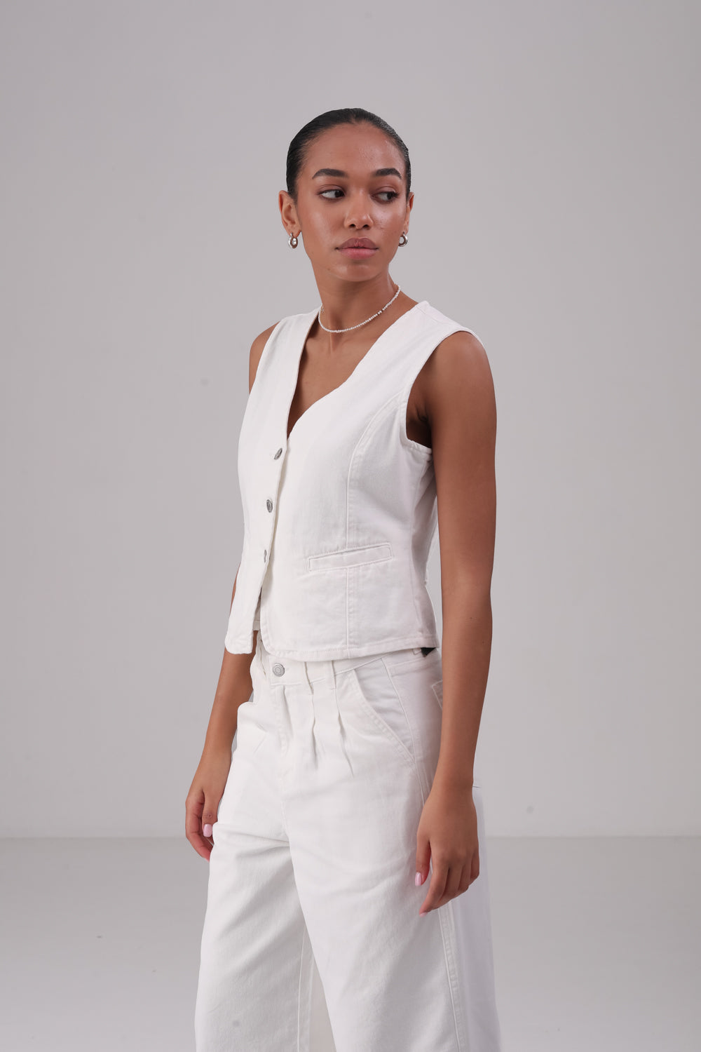 ווסט ג'ינס בצבע אופוויט