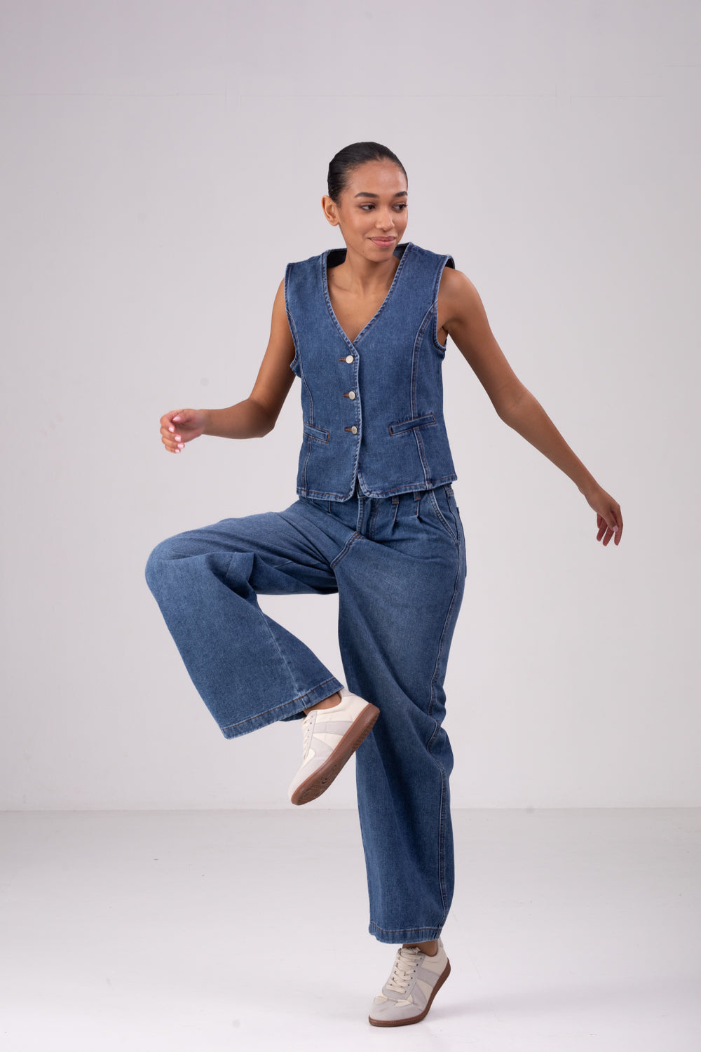 וסט ג'ינס קצר לנשים