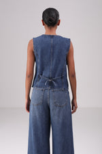 וסט ג'ינס קצר לנשים