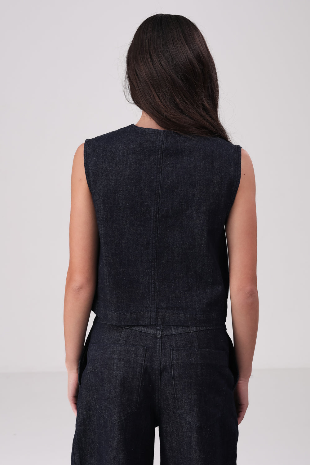 ווסט ג'ינס עם כפתרה נסתרת