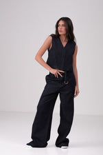 ווסט ג'ינס עם כפתרה נסתרת