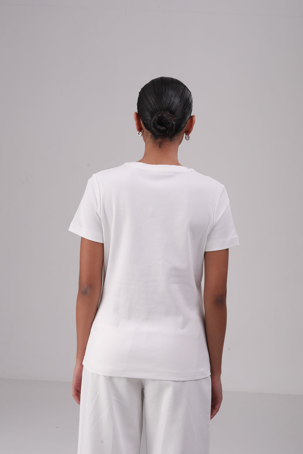 חולצת טי צווארון עגול לנשים