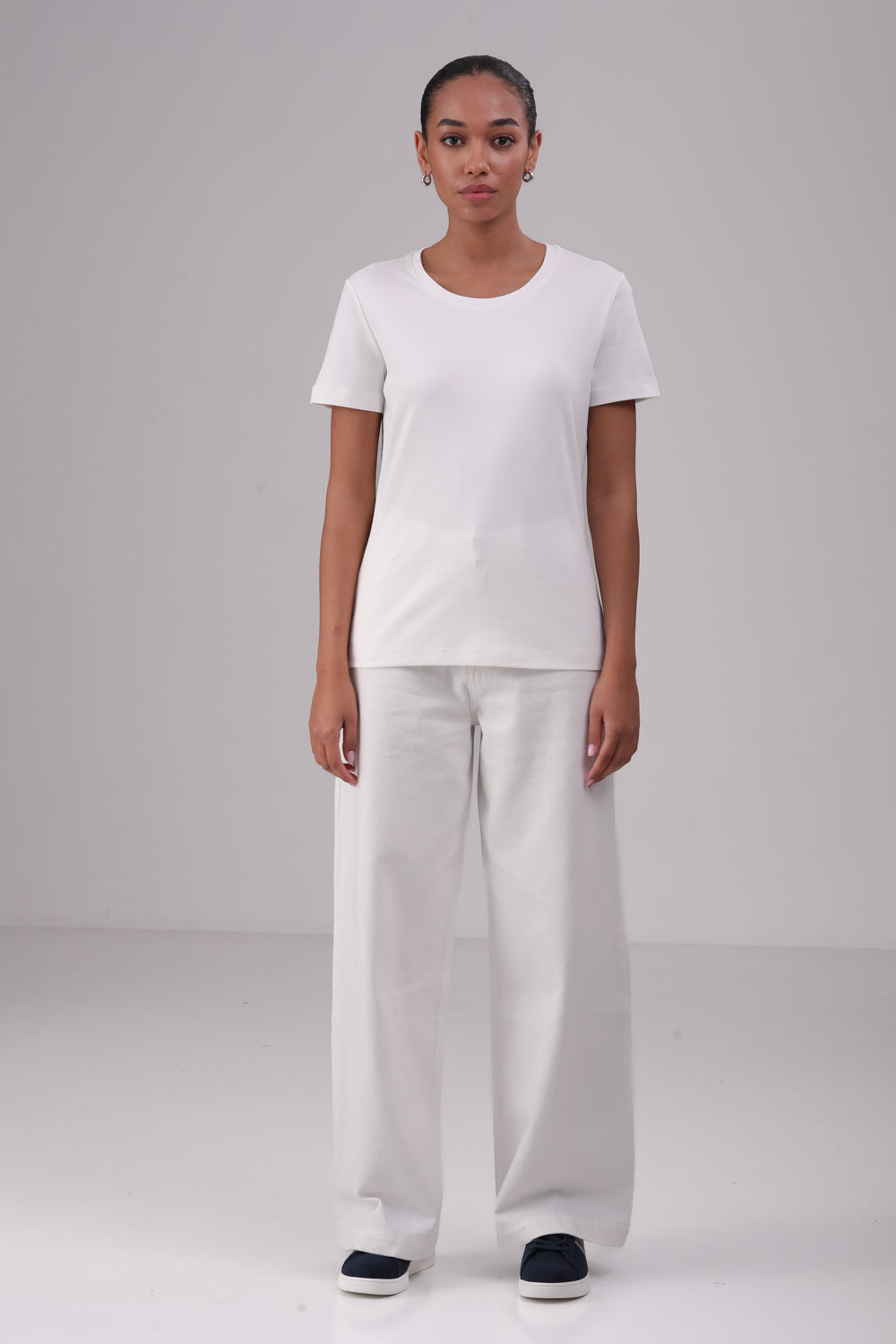 חולצת טי צווארון עגול לנשים