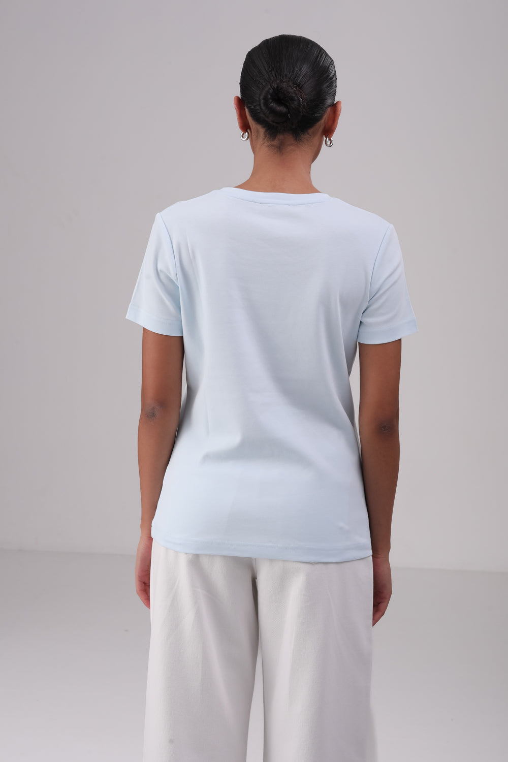 חולצת טי צווארון עגול לנשים