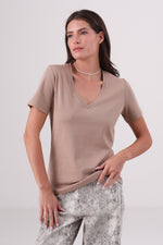 טישירט בייסיק צווארון וי