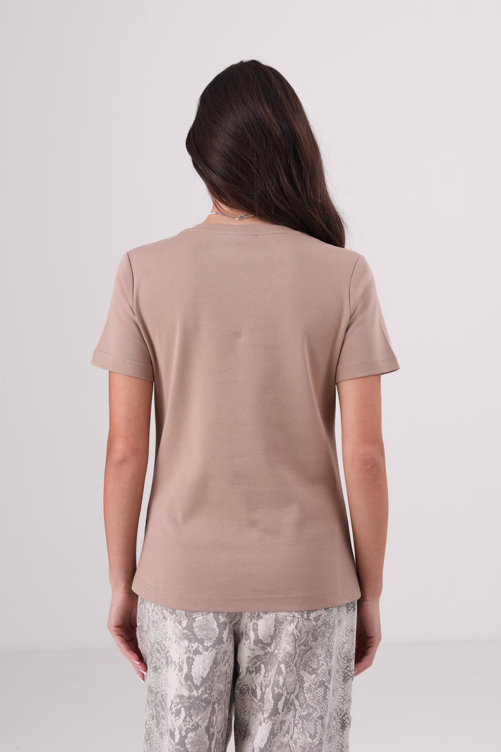 טישירט בייסיק צווארון וי