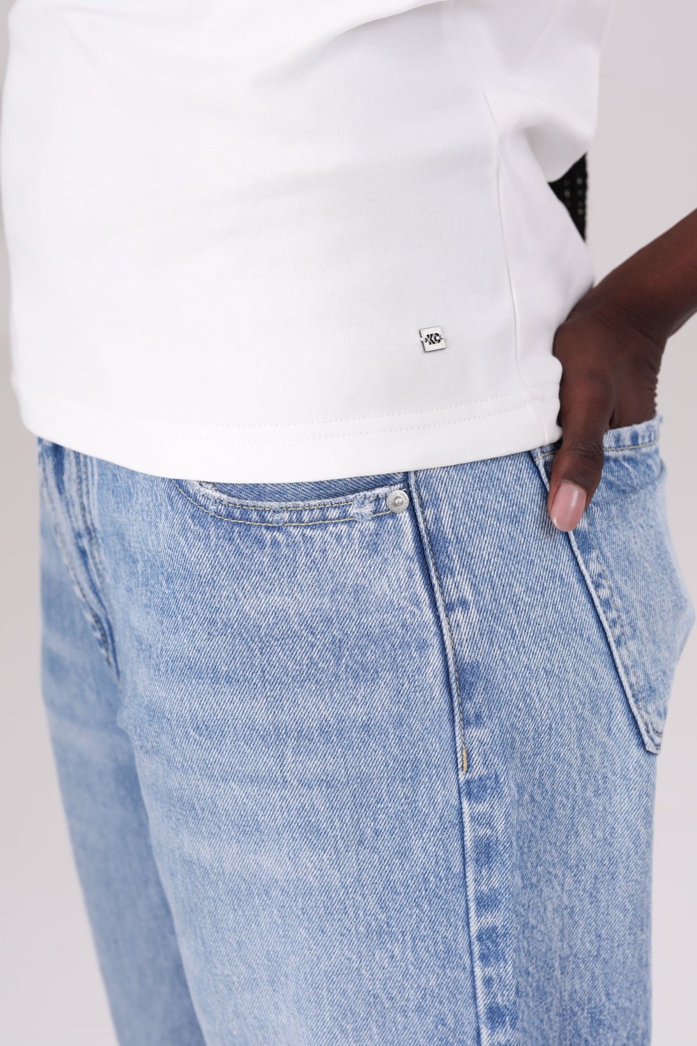 טישירט בייסיק צווארון וי