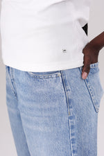 טישירט בייסיק צווארון וי