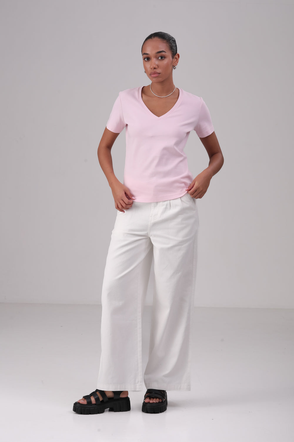 טישירט בייסיק צווארון וי