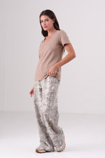 טישירט בייסיק צווארון וי