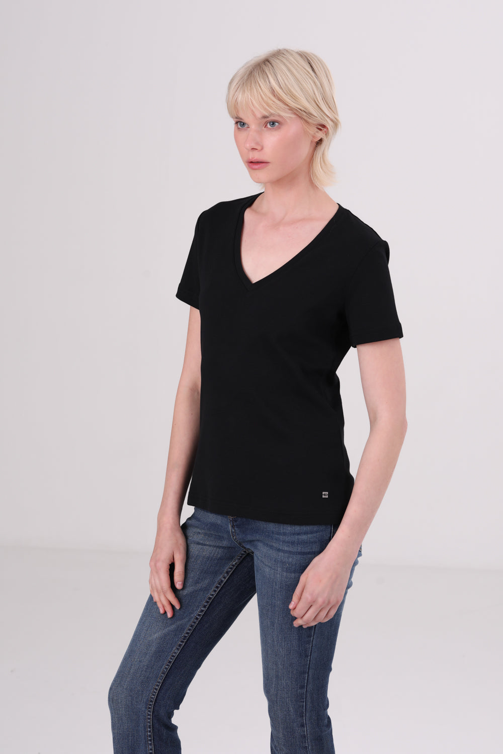 טישירט בייסיק צווארון וי