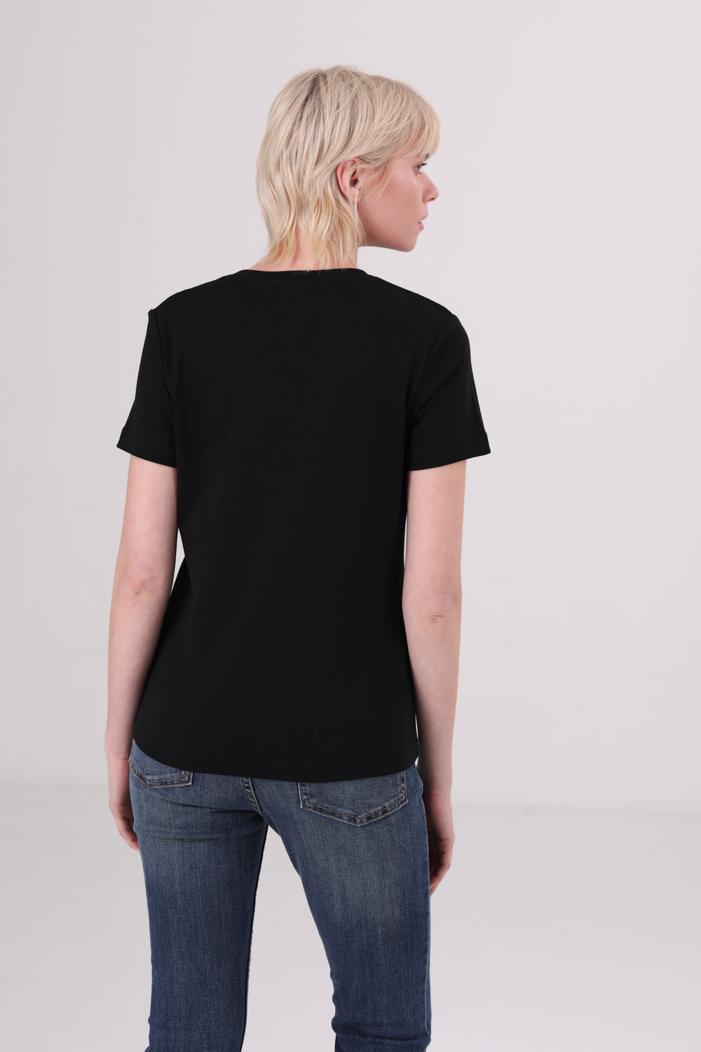 טישירט בייסיק צווארון וי