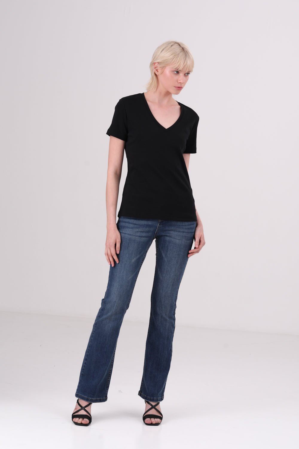 טישירט בייסיק צווארון וי