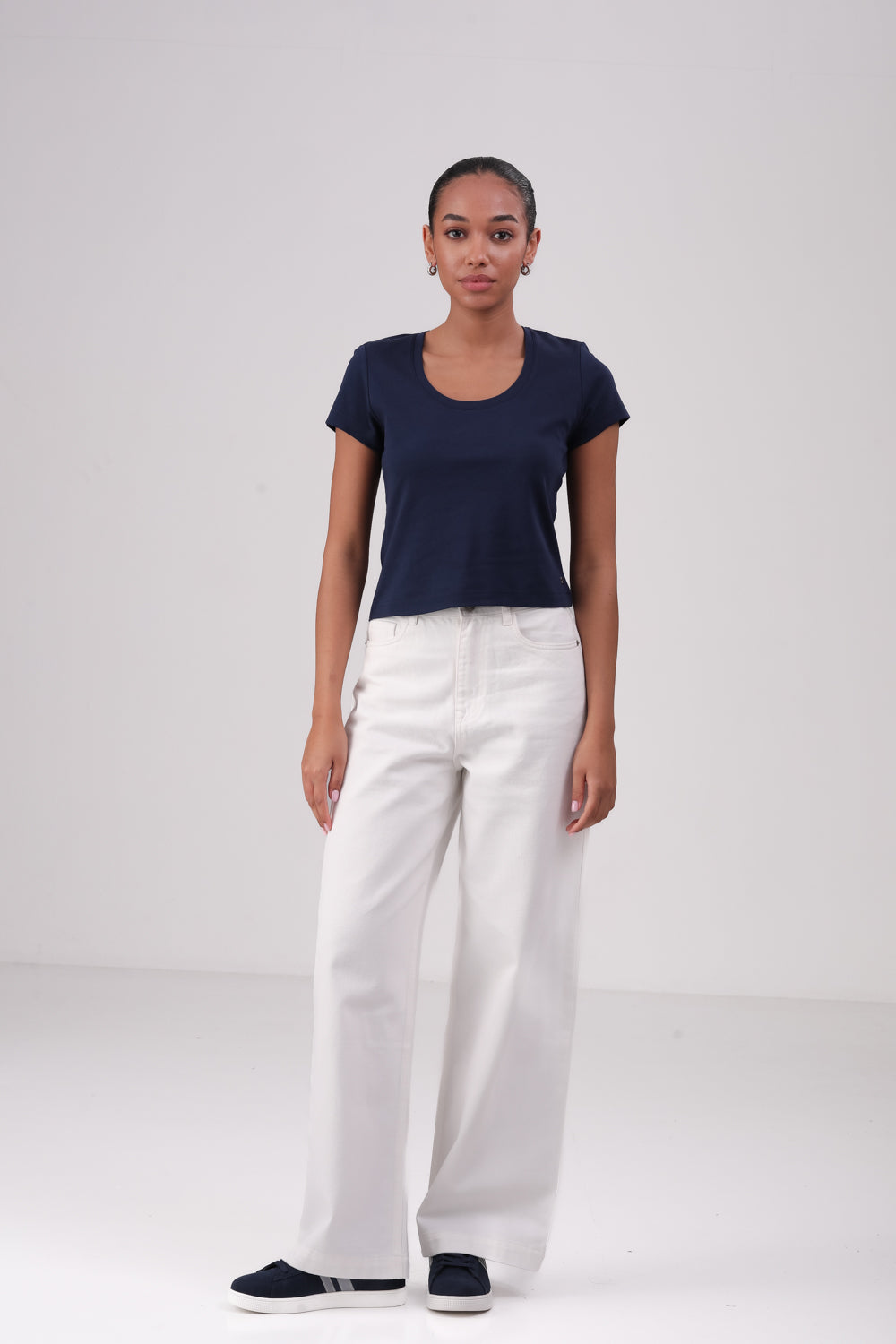 טישירט בייסיק צווארון עגול עמוק