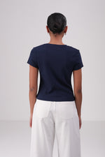 טישירט בייסיק צווארון עגול עמוק