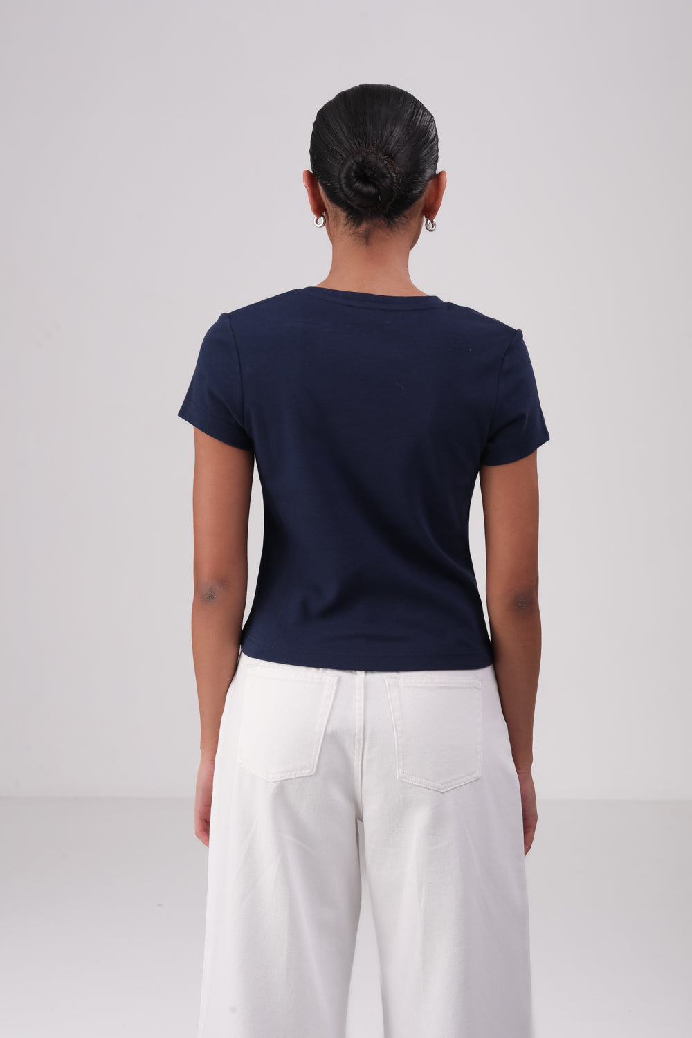 טישירט בייסיק צווארון עגול עמוק