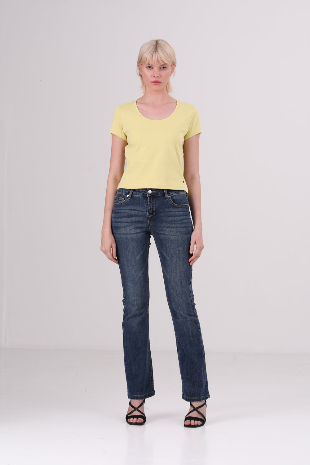 טישירט בייסיק צווארון עגול עמוק