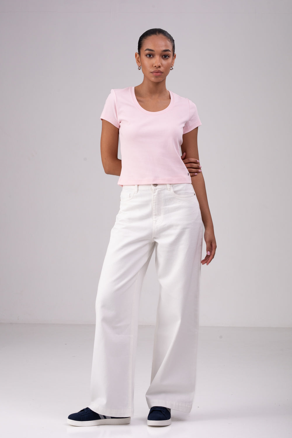 טישירט בייסיק צווארון עגול עמוק