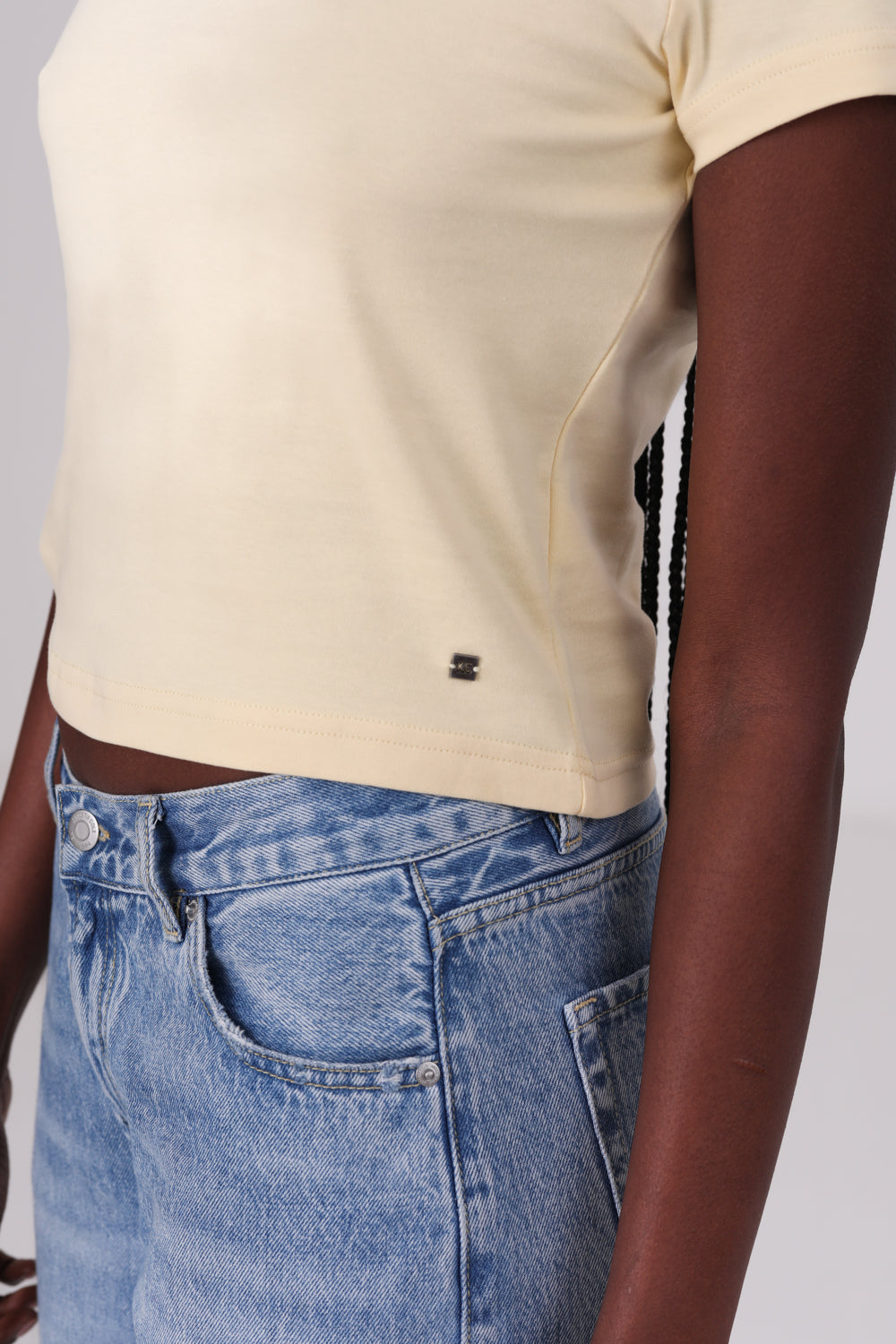 טישירט בייסיק צווארון עגול עמוק