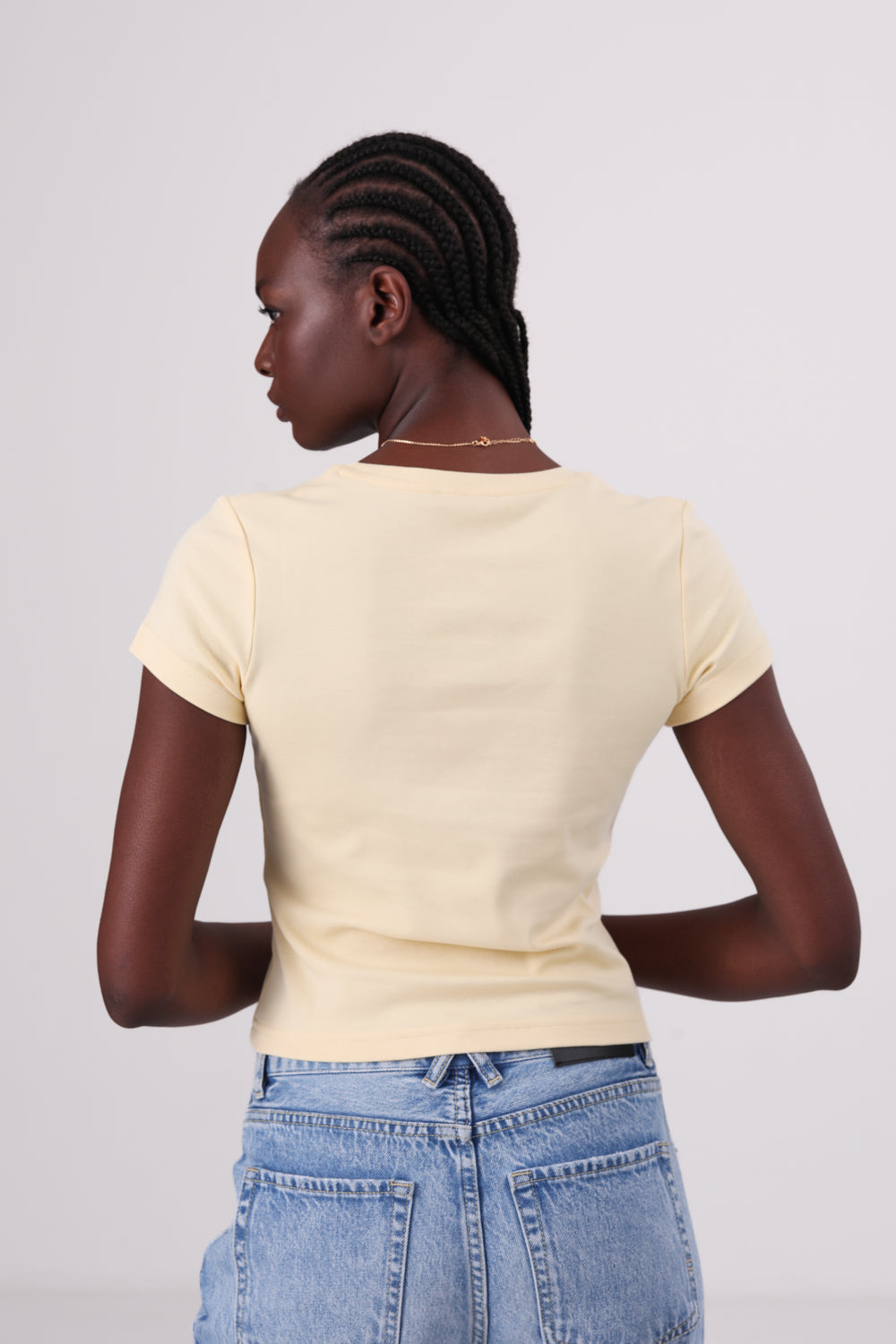 טישירט בייסיק צווארון עגול עמוק