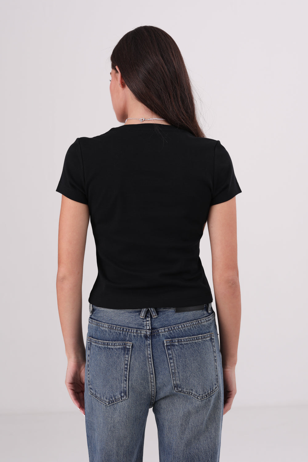 טישירט בייסיק צווארון עגול עמוק