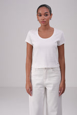 טישירט בייסיק צווארון עגול עמוק