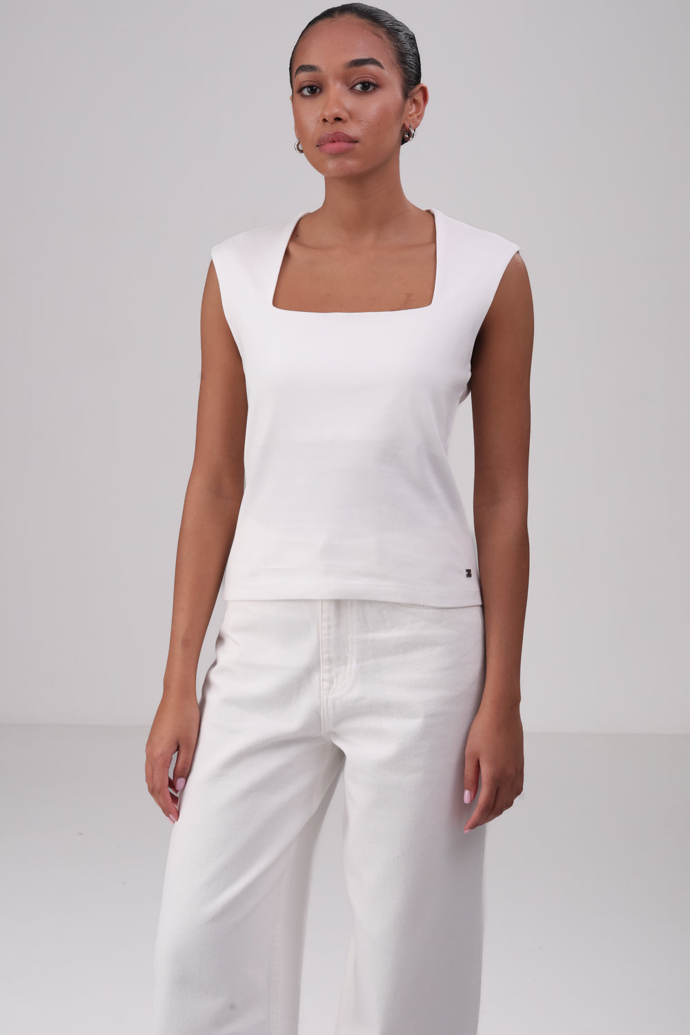 גופיה צווארון מרובע