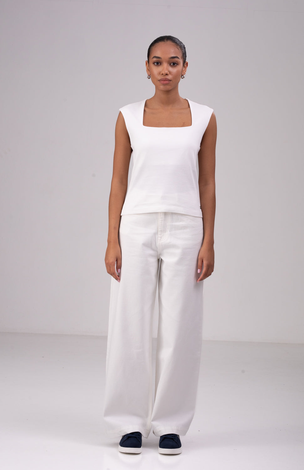 גופיה צווארון מרובע