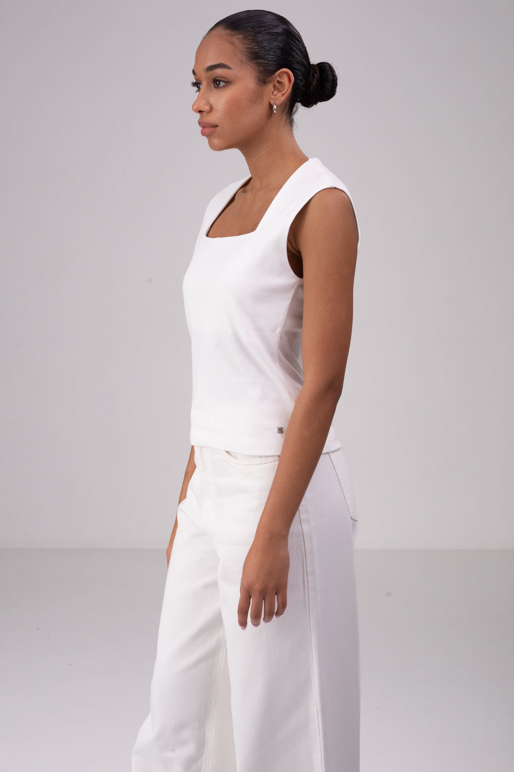 גופיה צווארון מרובע