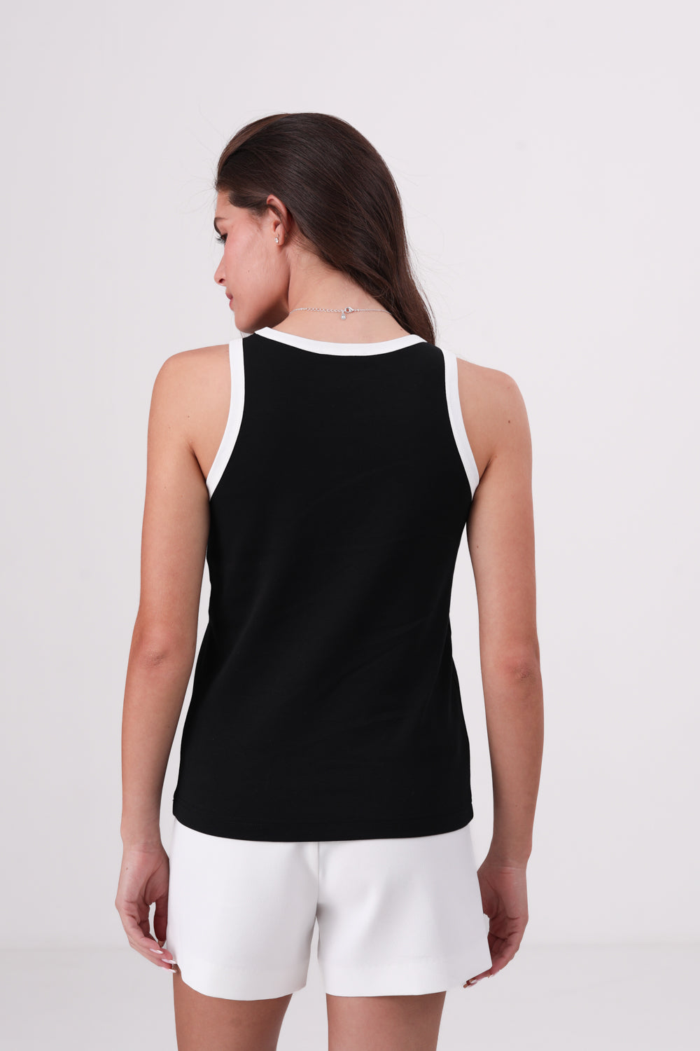 גופיה עם גימור קונטרסטי לנשים