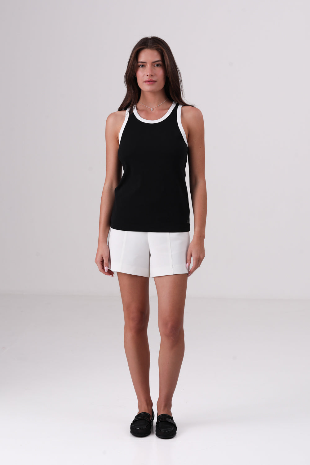 גופיה עם גימור קונטרסטי לנשים