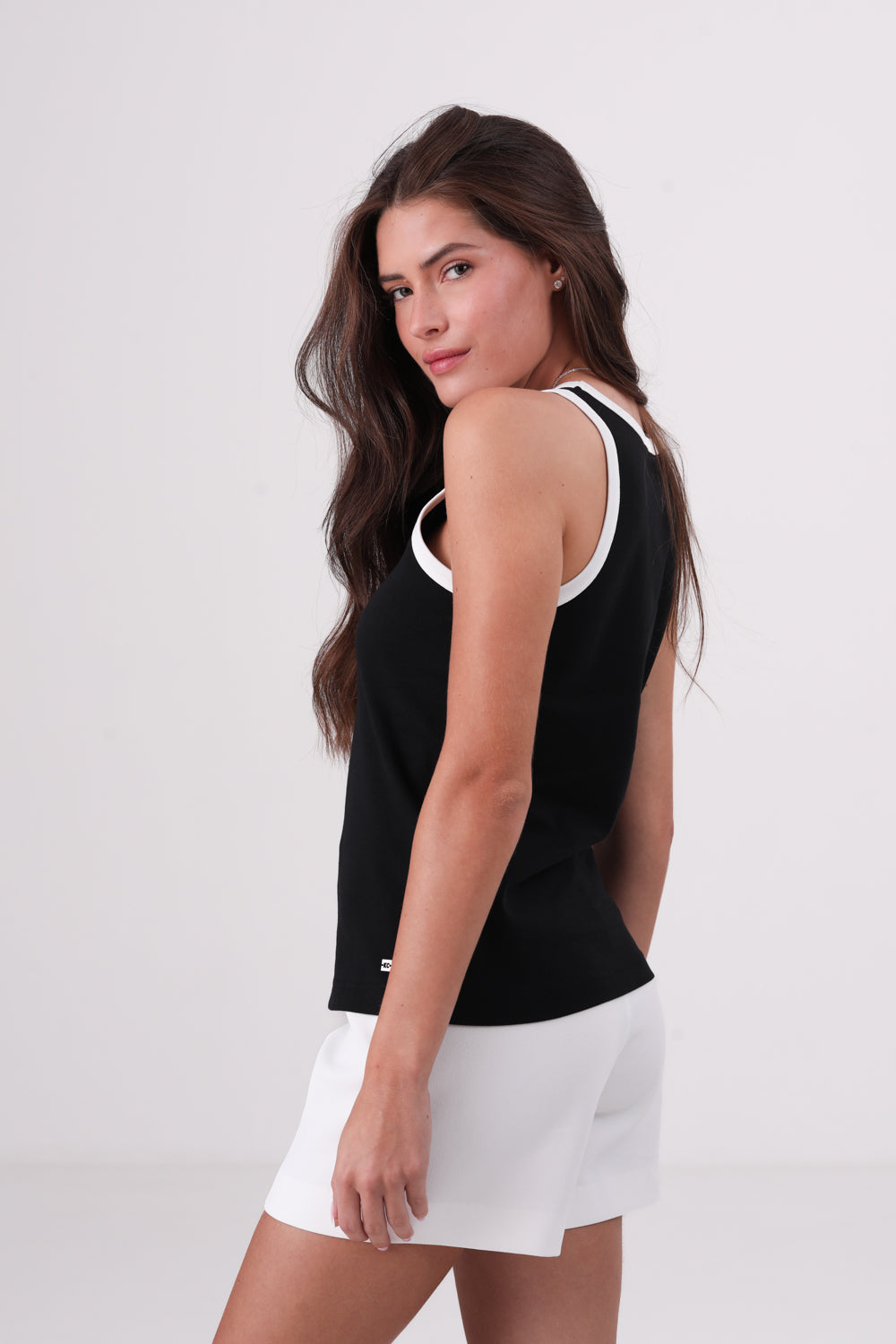 גופיה עם גימור קונטרסטי לנשים