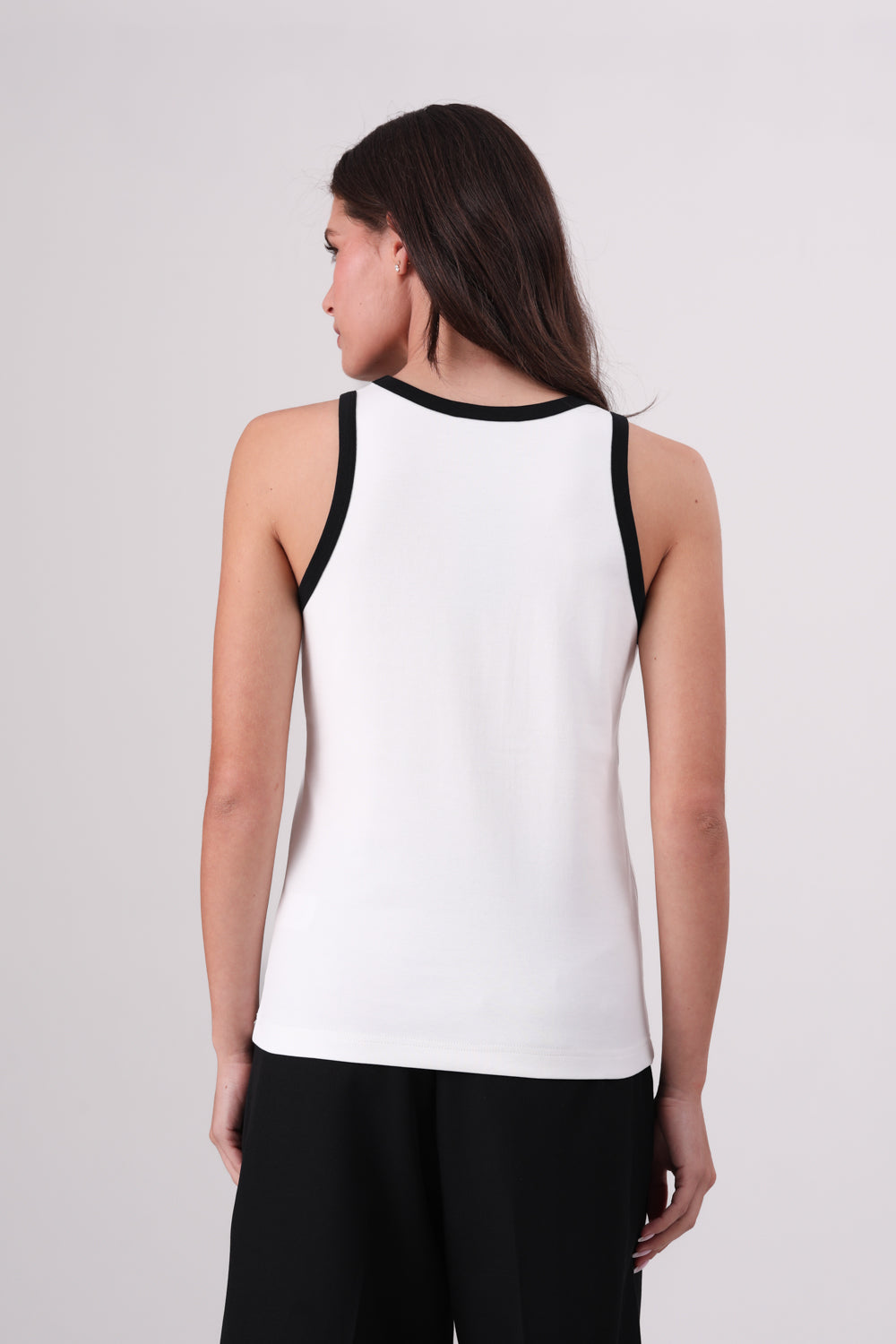 גופיה עם גימור קונטרסטי לנשים