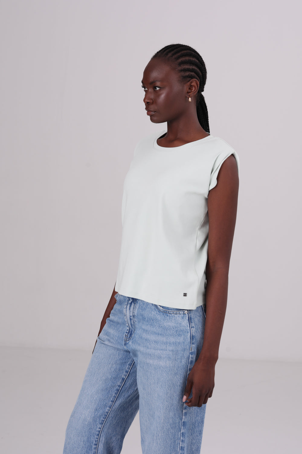 חולצה ללא שרוול עם כריות כתפיים