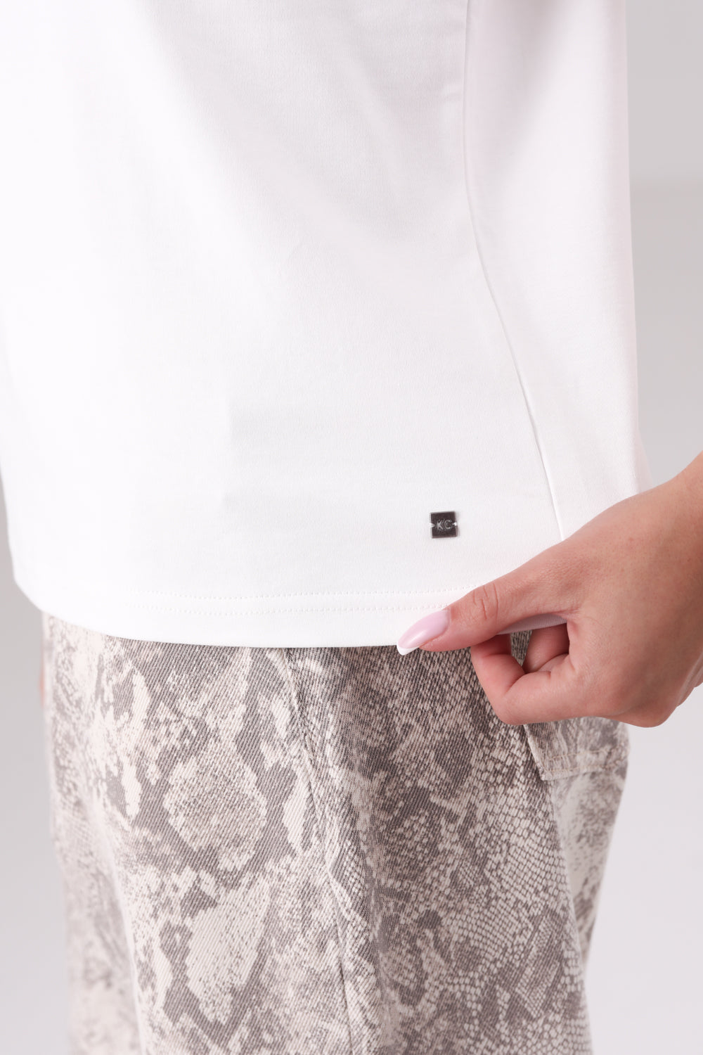 חולצה ללא שרוול עם כריות כתפיים