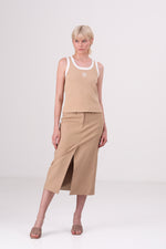 גופיה עם רקמת לוגו 