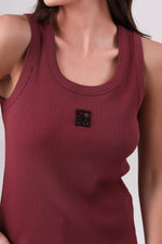 גופיה עם רקמת לוגו 