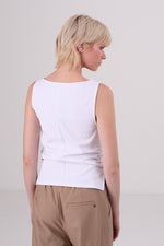 גופיה עם כיווצים בצדדים 