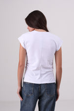 חולצה עם כיווצים בצדדים