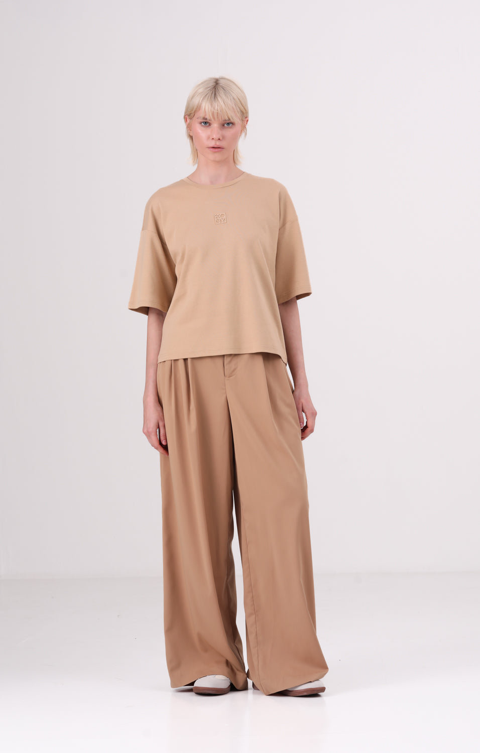 חולצת טי אוברסייז עם לוגו רקום