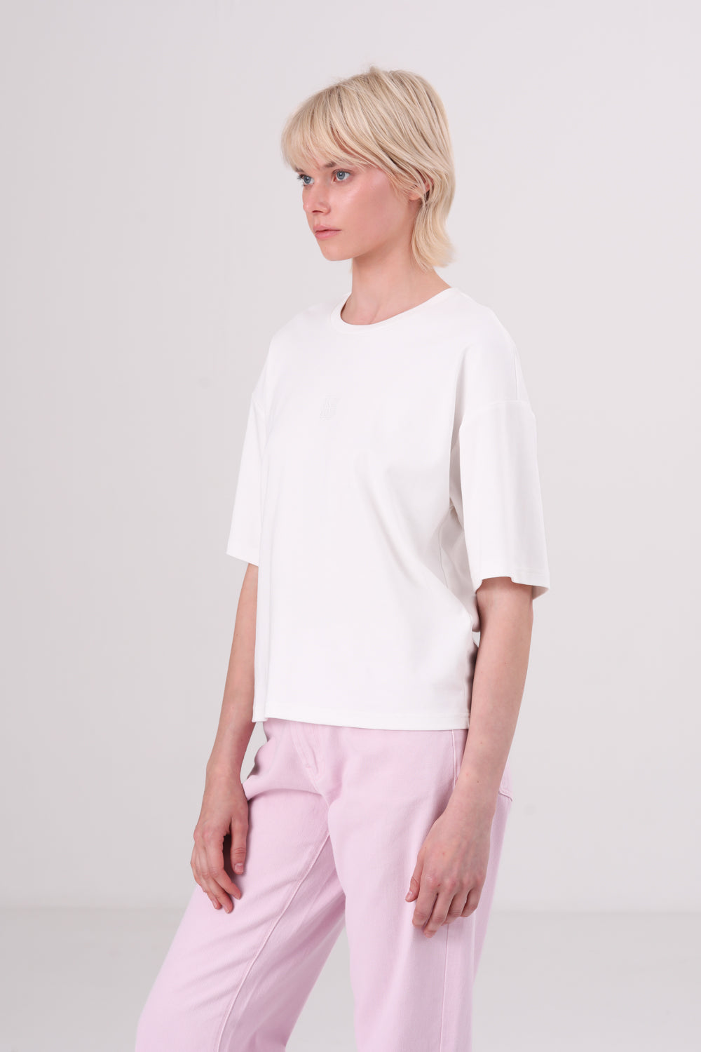 חולצת טי אוברסייז עם לוגו רקום