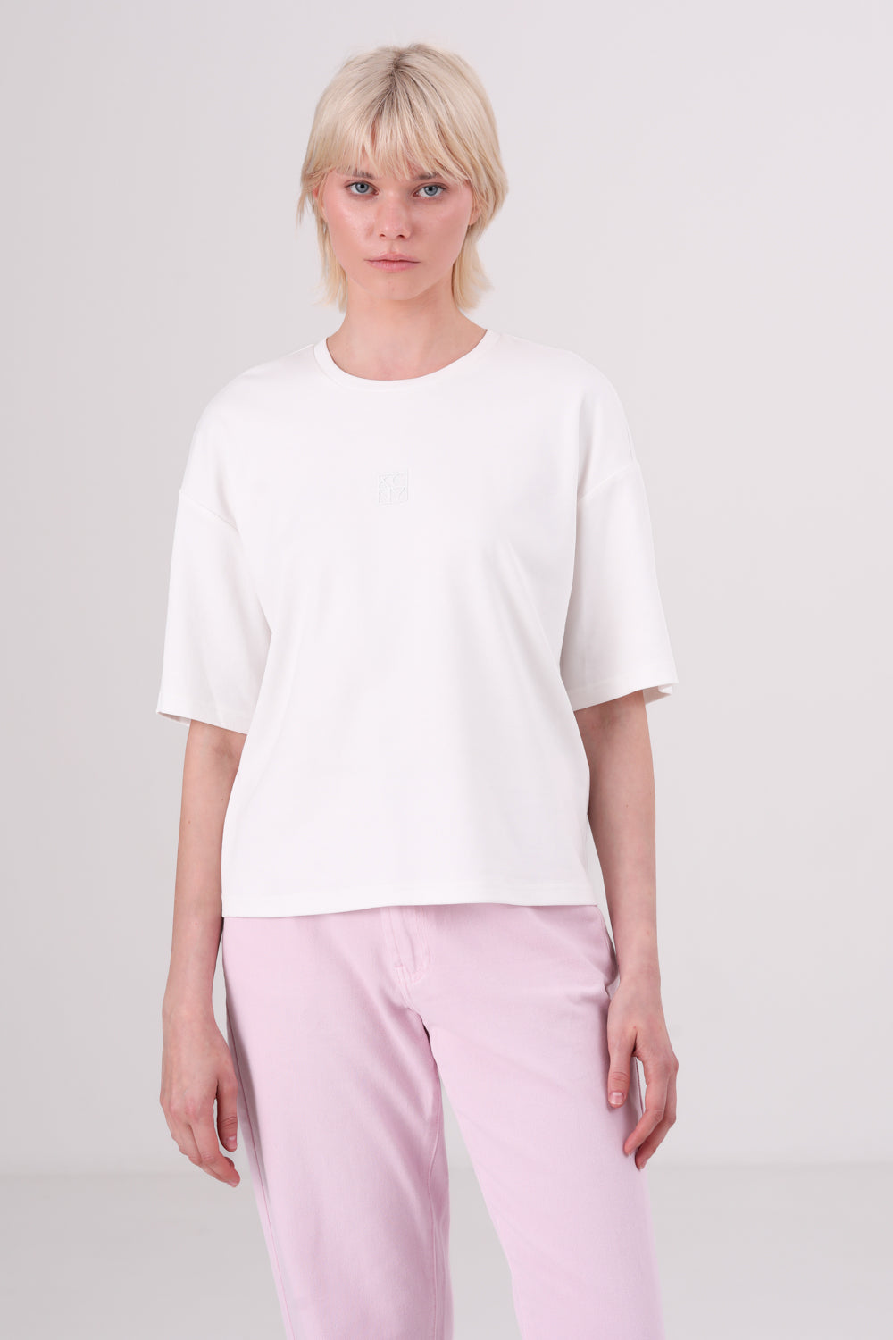 חולצת טי אוברסייז עם לוגו רקום