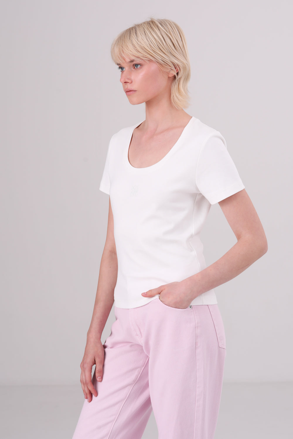 חולצת טי צמודה מריב משתנה