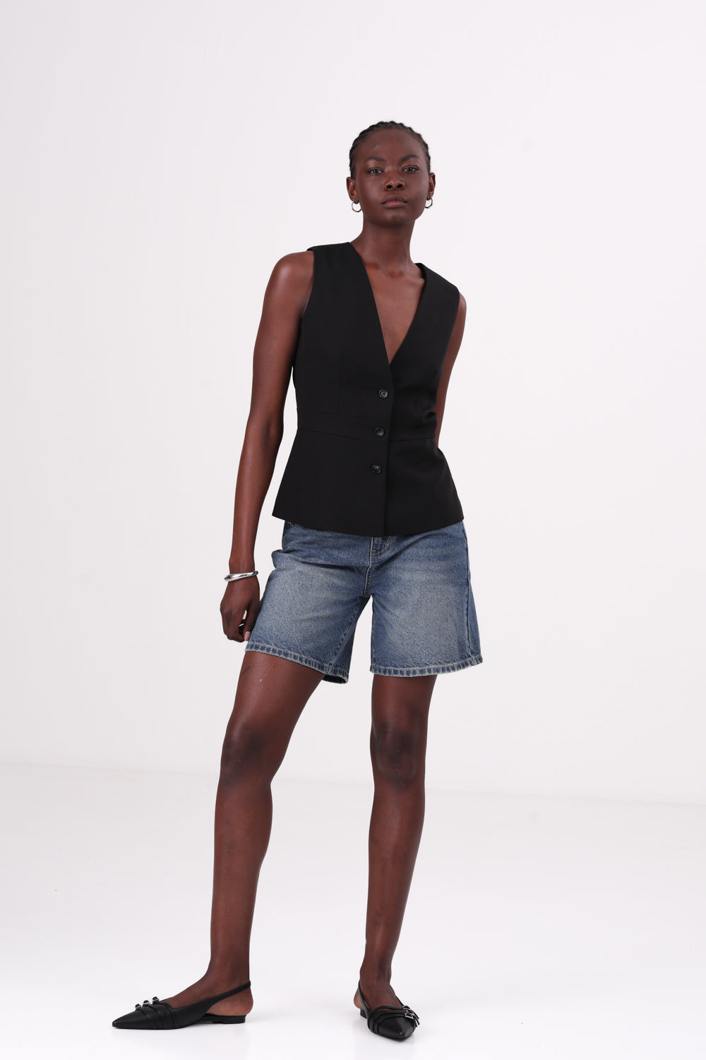 ווסט עם חגורת מותן בצבע שחור