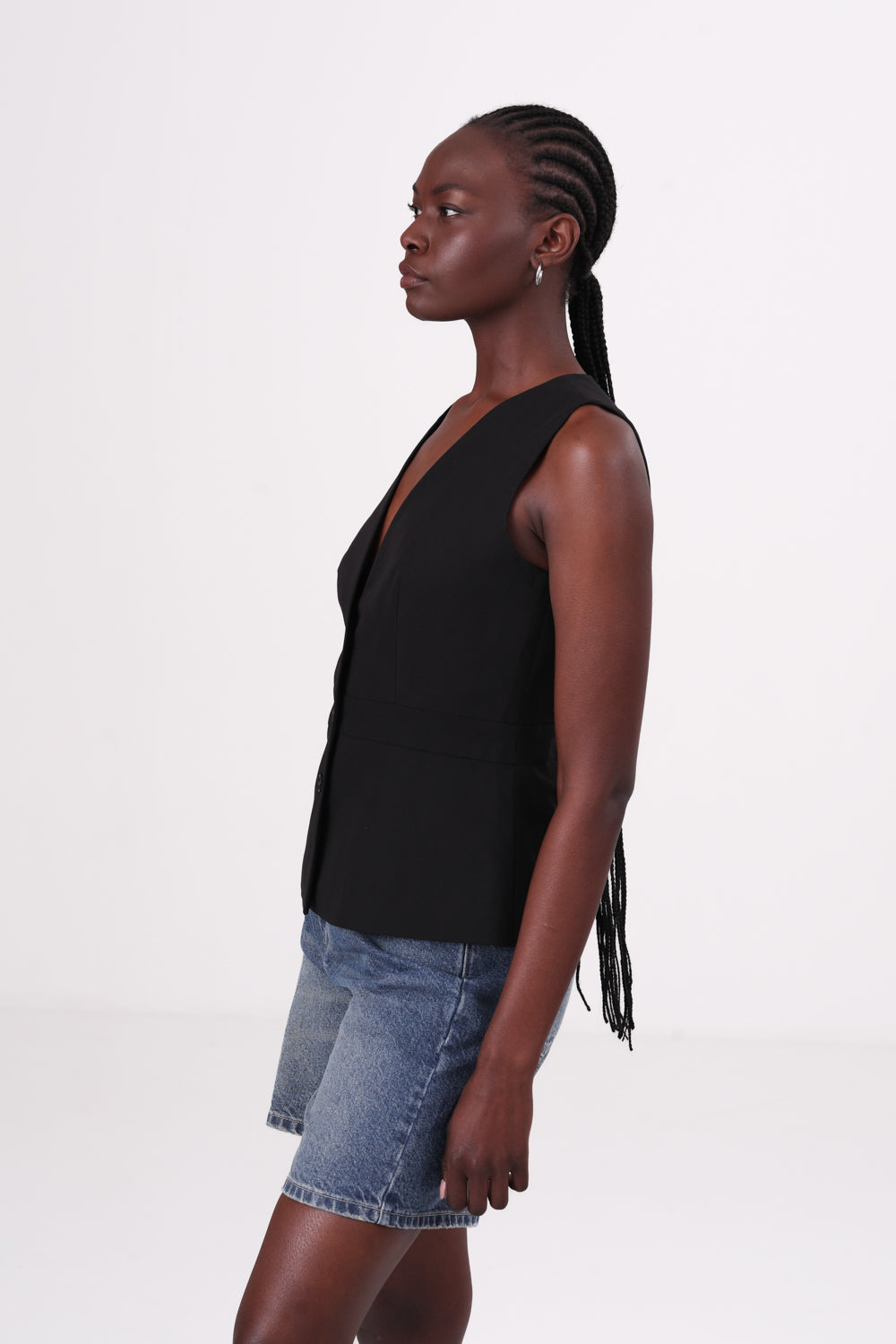 ווסט עם חגורת מותן בצבע שחור