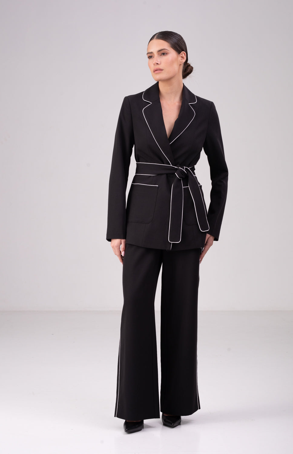 מכנס ארוך גזרה מתרחבת בצבע שחור