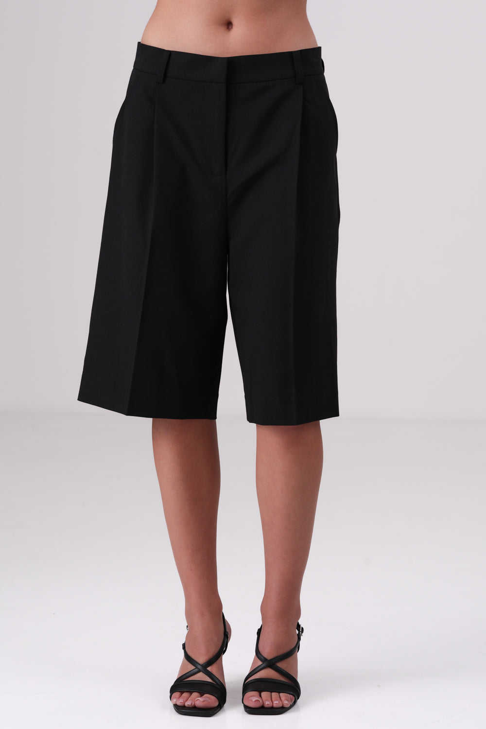 מכנס קצר מחויט