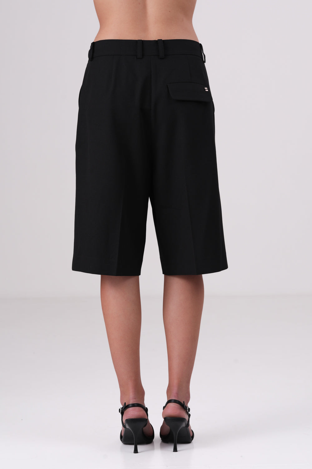 מכנס קצר מחויט