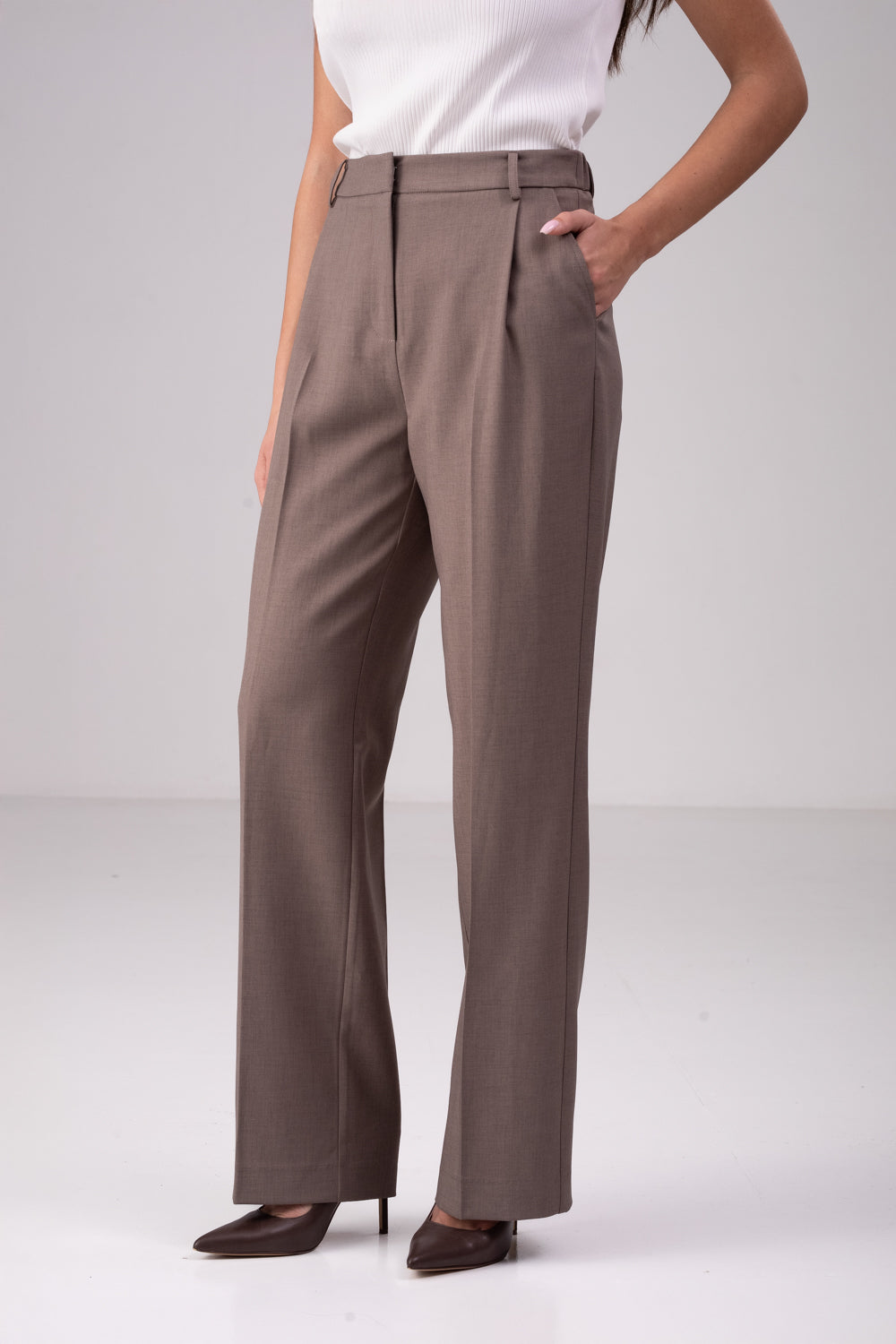 מכנס מחויט קלאסי בצבע חום